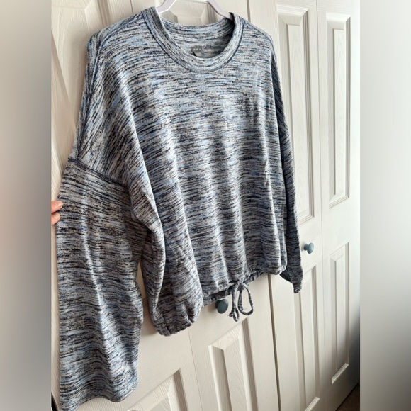 Aerie women’s loose fitting drawstring bottom sweater - Picture 3 of 3